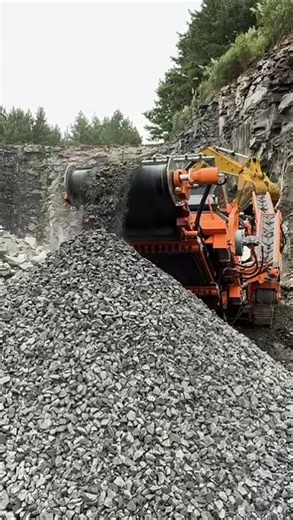 #Rockster R700 #crushingandscreening #basalt in #Brasil closed-loop #crushing #aggregates