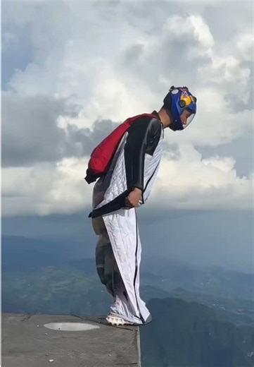 Exploring Tianmen Mountain: Wingsuit Adventure Awaits