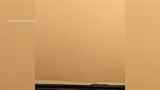 لحظات مرعبة.. فيديو لعاصفة غبارية تبتلع سيارة وتحجب رؤية السائق