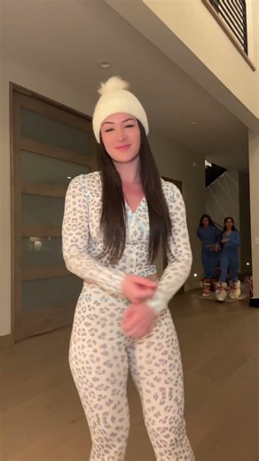 pretty girl dance moves