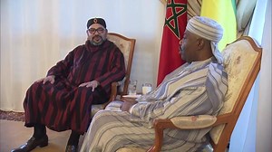 3.7K views · 75 reactions | Ce lundi, le roi du Maroc, Mohammed VI a rendu visite au président Ali Bongo, en convalescence à Rabat, depuis le 28 novembre. Il s'agit des premières images du Président de la République depuis sa maladie à Riyad. Nous nous réjouissons pour ces images. Et je ne peux qu'à nouveau lui souhaiter un bon rétablissement. Dieu est fort ! | Estelle Ondo | Facebook