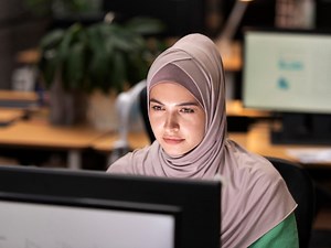 How to Pay International Contractors in 2025: A Complete Guide