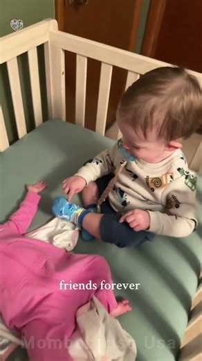 Everyone just woke up from their naps! so we had to all get in... Mombabyusa Usa 💕 #mombabyusausa