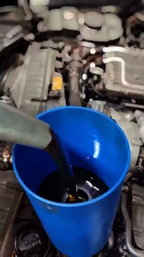 Fresh oil for the V8 #Mercedes #maintenance #automobile