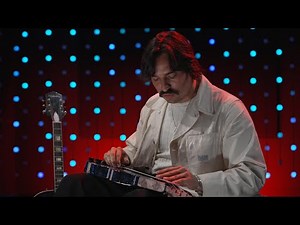 Hermanos Gutiérrez - Lágrimas Negras / El Fantasma (Live on KEXP)