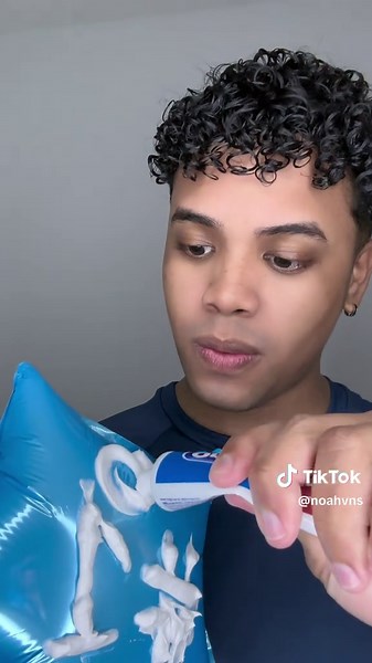 Crazy experiment: can toothpaste bleach a balloon?