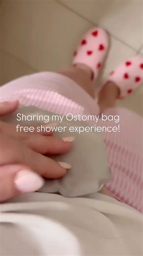 Ostomate and the City : Ostomy Bag & Cancer Awareness on Instagram: "Bag free shower. Have you showered bag-free? Warning: Stoma visibility post shower as I apply my new bag. A bit more to write on this topic but stay with me. I’ve had my colostomy since 2018 and can count on one hand how many bag free showers I’ve had. I’m definitely in the minority with this. Biggest reason I rarely go bag free in the shower, is how well the SenSura Mio performs. I simply towel dry and move on. 2nd reason is I