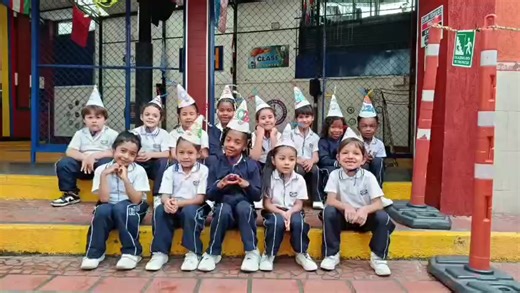 COLEGIO LOS ANGELES SAN FERNANDO, HOY MIÉRCOLES 14 DE ENERO DE 2026, UN GRUPO DE NIÑOS DE SEGUNDO 1, CELEBRARON EN NUESTRO CLASF EL AÑO NUEVO 2026.