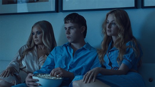 The Kid LAROI - SHE DONT NEED TO KNOW (Official Video)