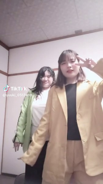 新漫才コンビのライブパフォーマンス in 日産スタジアム