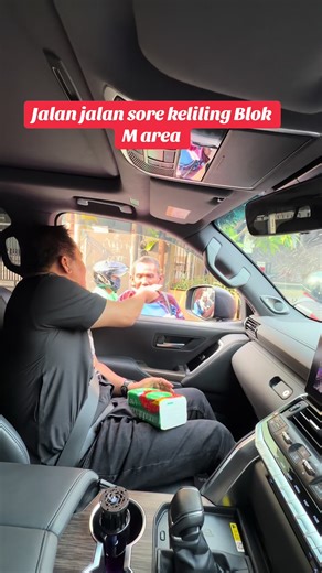 Hidup Bahagia dengan Memberi dan Bersedekah