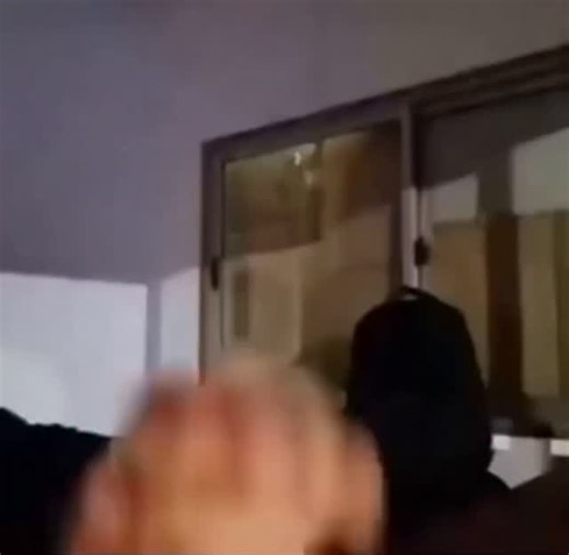 Aescorp on Instagram: "✨ Sigam: @aescorpx . . . O ponto mais profundo dos oceanos, a Fossa das Marianas, abriga segredos que desafiam a nossa compreensão da vida. Abaixo de 8.000 metros, a pressão é mil vezes maior que a do nível do mar, esmagando qualquer coisa normal. No entanto, lá existe o "Hadal Zone", um reino de escuridão absoluta. E é nesse inferno aquático que vivem os "Extremófilos", criaturas que não apenas sobrevivem, mas prosperam. Elas possuem biologia alienígena, com células que s