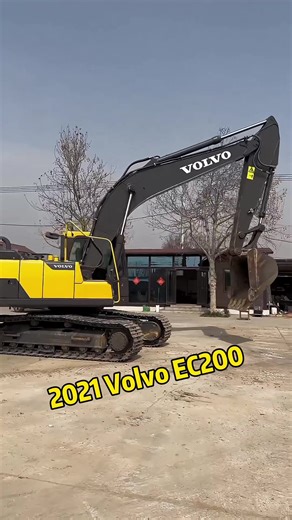 2021 Volvo EC200D with 5000 working hours, 20-ton classic model, standard 1 cubic meter bucket capacity. The imported four-cylinder engine is very fuel-efficient with smooth operation, suitable for all kinds of complex working conditions. #excavator #construction #machine #equipment #mining