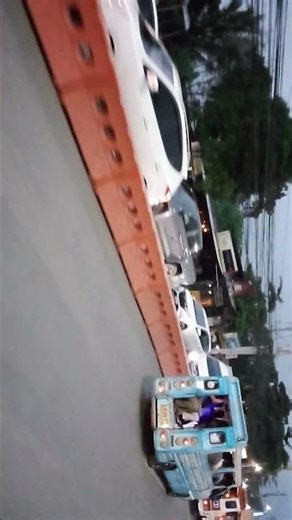 About Features " Two Common Ways Of Making A Right Turn At An Intersection #naturaltime