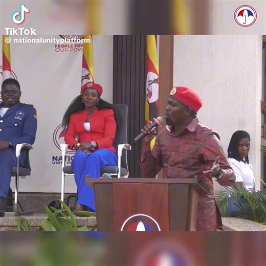 This is where all of @AMufumbiro’s problems began. He thought things would end there, but the look on Francis Zaake’s face said otherwise! he could already tell a comrade was making a serious mistake.