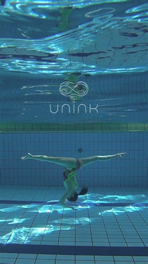 元日本代表のアーティスティックスイマーたちは浮力も自在🌀 #AS #元日本代表 #underwaterdance #underwatertiktok #underwatercreatures #underwatervideo