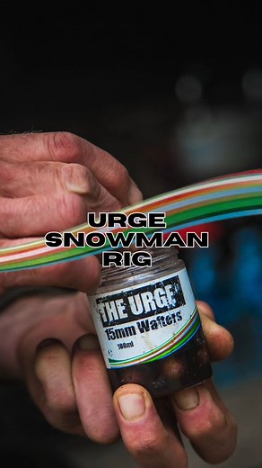 Snowman Rig ⛄️ A bright hookbait can make all the difference this time of year, and our Mini pop-ups are perfect for adding visual interest to a setup. Do you often fish snowman setups or are you more partial to a single hook bait? 🤔 #mistralbaits #mistral #carpfishing #carpfood | Mistral Baits UK