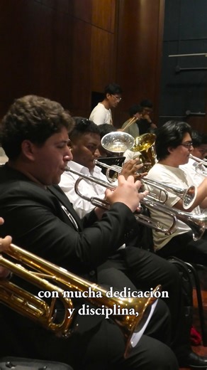 La Banda Sinfónica de la UNM es uno de los elencos emblemáticos de nuestra casa de estudios. 🎶 Es dirigida por el maestro Alejandro Díaz. ☝ En este video puedes conocer más sobre este gran elenco. | Universidad Nacional de Música