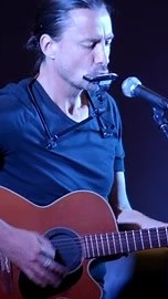 Capturing the Perfect Light with a Classic Mojo Hand