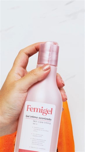 ¿Sabes cómo lavar correctamente tu vulva? 🌸💧 Con Femigel, tu higiene diaria se vuelve delicada y segura: basta con aplicar una pequeña cantidad, limpiar suavemente la zona externa y enjuagar con abundante agua. Recuerda respetar siempre tu pH natural y mantener la rutina sin excesos. Disfrutá de frescura, protección y confort todos los días con Femigel. #RutinaÍntima #Femigel #BioxPharma | Biox Pharma