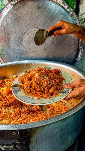 Spicy chicken biryani you must need to try 😋🤤😍👍🏻😘🫰👌🏻 #food #viral #biyani #chicken #streetfood