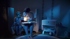 Découvrez la lanterne magique LumiBlo en vidéo : Fini la peur du noir, les tâtonnements pour changer et allaiter Bébé, ou la lumière du couloir allumée toute la nuit … | Pabobo