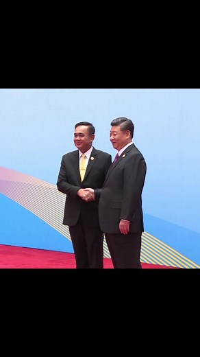 แข็งแกร่ง แต่อ่อนน้อม สง่างามค่ะ #ลุงตู่ #พลเอกประยุทธ์จันทร์โอชา #องคมนตรีลุงตู่ #คิดถึงลุงตู่ #วันวานที่คิดถึง @Love Thai @Love Thai @Love Thai