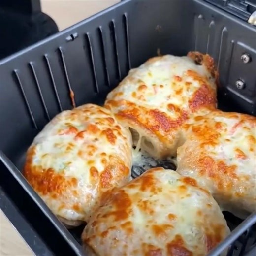 Mini pizzas maison prêtes en 10 minutes ! Impossible d'y résister !