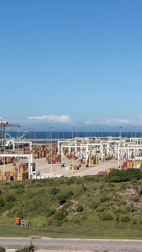 📹DYK? The Port of Ngqura is one of South Africa’s newest deep-water ports, designed for high-efficiency container handling and large vessels. It is also strategically aligned with the Coega Special Economic Zone (SEZ) and positioned as a key transshipment hub for Southern Africa. #ServiceDeliveryZA | South African Government
