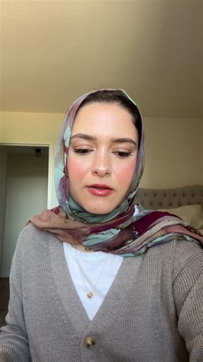 Struggling with Hijab Styling? Learn How to Keep Your Hijab in Place!