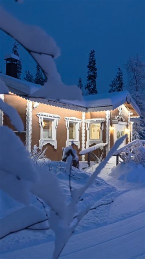 Christmas magic all year round in Elves Village! Looking for magical experiences right now? Here are our Top 5 activities you can enjoy today: ✨ Santa’s Workshop – step into the heart of Christmas magic ☕ Treat yourself at Santa’s Visitor Center Café – sweet moments guaranteed 🔥 Public sauna at our Riverside Sauna – followed by a refreshing ice dip 🛷 Free sledding hill at Elves Village – fun for all ages 🦌 Reindeer Fence Visit – meet our gentle Arctic friends 👉 Book easily through our online