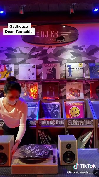 ไอโคนิค Iconic Vinyl Studio บน TikTok