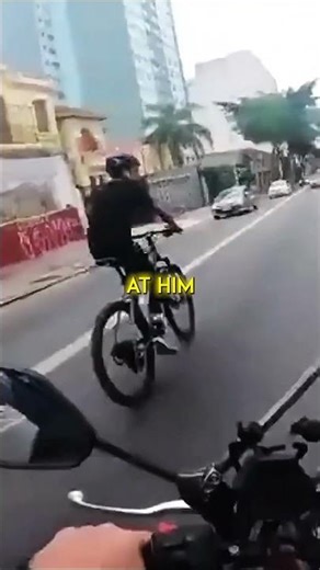 Biker Stops Daylight Robbery🚨