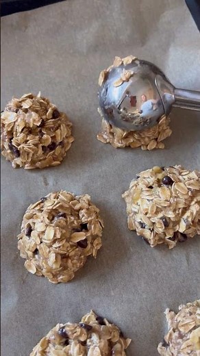 Healthy Banana Oatmeal Cookies w/ Chocolate Chips