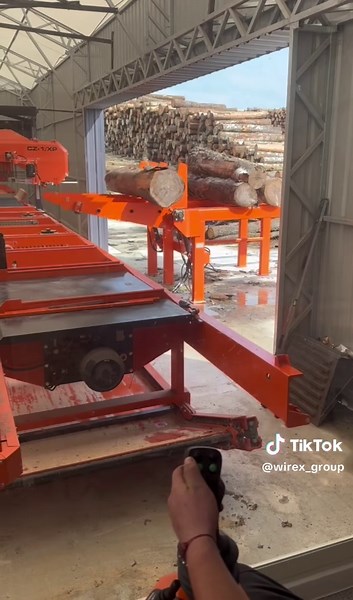 🎉 Kolejna CZ‑1/XP ruszyła do pracy – tym razem na Litwie! 🇱🇹🤝🇵🇱 👷‍♂️ Wsparcie techniczne na miejscu i szkolenie operatorów – linia już śmiga na pełnych obrotach! 💪✨ 🙏 Dzięki za zaufanie! 💚 Cieszy nas, że nasze maszyny rozwijają tartaki także poza Polską. 👉 Chcesz taką maszynę w swoim tartaku? Napisz do nas – doradzimy, dostarczymy i uruchomimy! 📲 www.wirex.pl | ☎️ 48 43 842 57 77 #WIREX #CZ1XP #tartak #woodworking #Polska #Lithuania #machinery #foryoursawmill