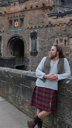 🏰 Edinburgh Castle sits on the remains of an ancient volcanic plug, formed over 300 million years ago. That sheer cliff face was not just dramatic. It was strategic. Steep, unforgiving, and almost impossible to scale, it turned the rock itself into a line of defence. Still standing watch over the city, and well worth a place on your Scottish adventure. #EdinburghCastle #ScotlandTravel #HistoricScotland #ScottishAdventure #VisitScotland | Tartan Viking