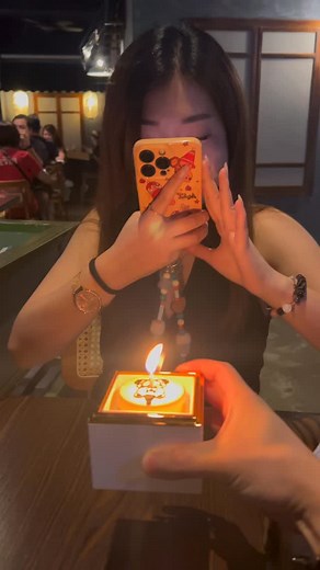 我家有个喜欢仪式感的女孩🎁 #不是惊喜是惊吓 #哈哈哈哈哈哈哈哈哈哈哈哈😆 | Ah How