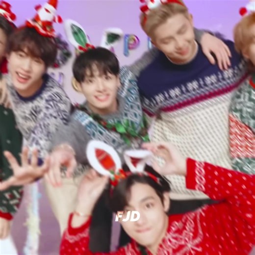 #BTS MERRY CHRISTMAS EVERYONE I HOPE YOU HAD A NICE TIME 🧡💙 #btsedit #btsarmy #kpop #bangtan #btsbutter#btschristmas#jungkook#rm#jin#jimin#taehyung#suga#jhope ib:@taex.guk Tags:@daikon @𝖆𝖑𝖊𝖝♡☂︎ @Sai @saiyacy @Jolly kay @takeaseatedit @betsyyyyy @𝕘𝕚𝕘𝕚♡ @kitkatsdragonball @bloodbatmoon