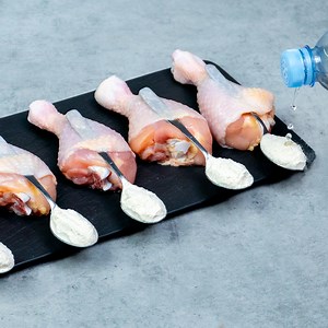 67K views · 257 reactions | De un an nu mai merg la KFC! Pulpe crocante in doar cateva minute Ingrediente: pulpe de pui: 6 buc bere: 500 ml făină: 300 g amidon: 100 g sare: 5 g piper negru: 4 g boia de ardei dulce: 4 g oregano: 5 g ouă: 2 buc apă: 100 ml apă: 70 ml LA FOC MEDIU: 15 MIN | Savuros.TV | Facebook