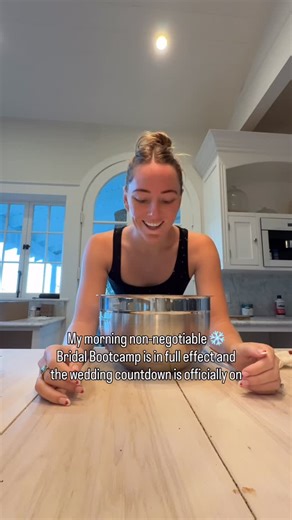 Bailey Drew on Instagram: "Morning ritual 🤍 3 rounds of 30 seconds every morning Bridal Bootcamp is in full effect and the wedding countdown is officially on ❄️ Some benefits: 🧊 Reduces puffiness & redness 🧊 Minimizes pores 🧊 Boosts circulation 🧊 Helps calm inflammation + breakouts 🧊 Major mood boost (great for anxiety too!) ••• #icefacebath #icebath #bridetobride #bridalprep #brides"