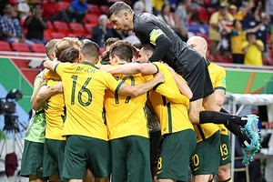 The Socceroos are one game away from the FIFA World Cup 🔥 Graham Arnold's side now turns their attention to Peru after toppling UAE in 𝐝𝐫𝐚𝐦𝐚𝐭𝐢𝐜 fashion. By the way, how about that Ajdin Hrustic strike?! 🚀 One step closer: https://bit.ly/3aFQqQR #UAEvAUS | A-Leagues