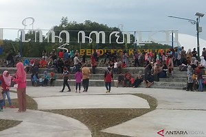 Ribuan orang berwisata di Taman Bendungan  Kamijoro (video)