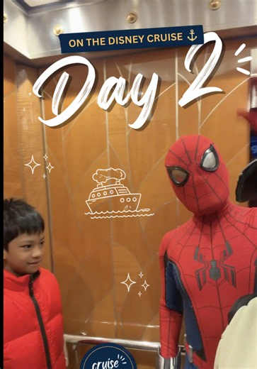 Breakfast dulu ☀️ Makanannya so-so, tapi waffle sama bacon-nya enak sih. 🧇🥓 Terus pas naik lift.. eh ketemu Spider-Man dong?! 😂🕷️ Agak kaget dikit, nggak expect sama sekali. Abis itu lanjut ke shop buat beli magnet biar pintu cabin kita makin gemoy. 🚪✨ Day 2 baru mulai aja udah banyak kejutan. 🤭💖 • • • • • #fyp #viral #trending #foryou #cruise