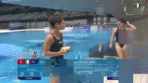 🇮🇹Italy 🇨🇦 Canada 🇨🇳 China Bronze, silver and Gold medallist from the Women's 3m Synchro final perform in the reverse dive - 301B with majesty and perfection. Rate the best duo 😉 #diving #FINA | World Aquatics