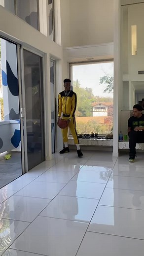 Blueface (@bluefacebleedem)’s video of blueface