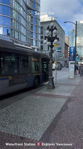 🇨🇦 Is this the right bus? 🚌 Watch more real English lessons in our playlist. 🇨🇦