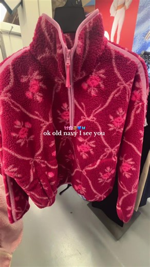 easy layer for everyday old navy floral quarter zip fleece (pink & blue) #falloutfits #layeringseason #casualstyle #cozyfashion #coquettefashion