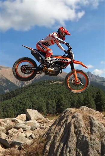 Moto Trial Pro Defies Gravity! #MotoTrial #BikeStunts #ExtremeSports #Motorcycle #TrialBike
