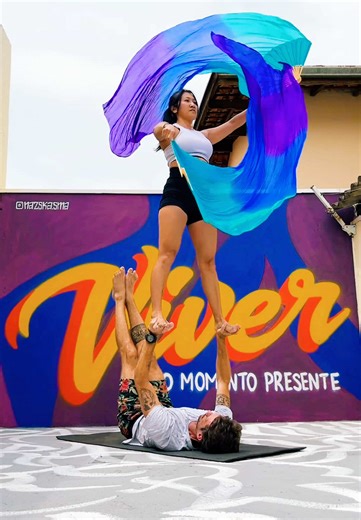 Acroyoga Performance to 'Going Big' by Mobby