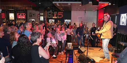 Blake Shelton plays surprise performance at BNA